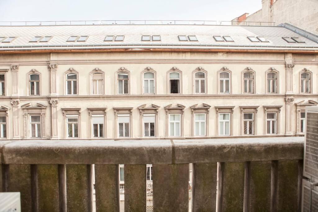 Apartment Downtown Ulloi 3 Budapest Exterior foto